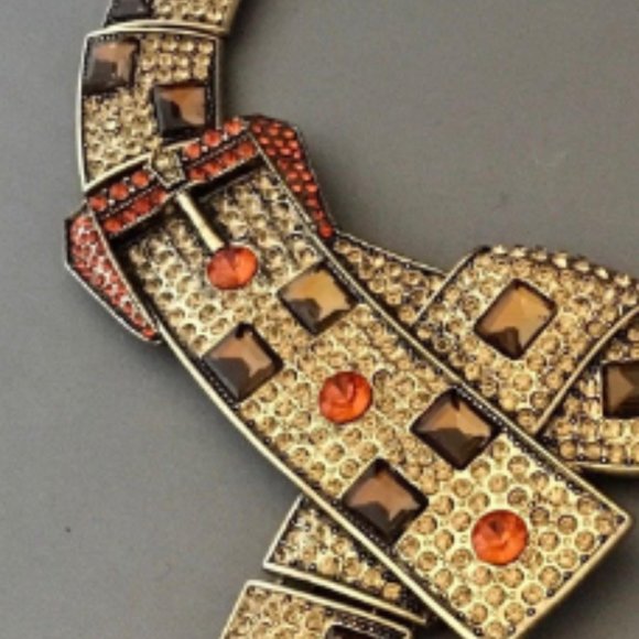 OSCAR DE LA RENTA Buckle Necklace - Picture 3 of 8